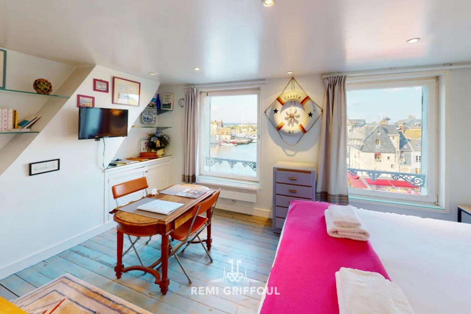 Racing The Wind - Breathtaking View Of The Port - Change Of Scenery Guarant Appartement Honfleur Buitenkant foto